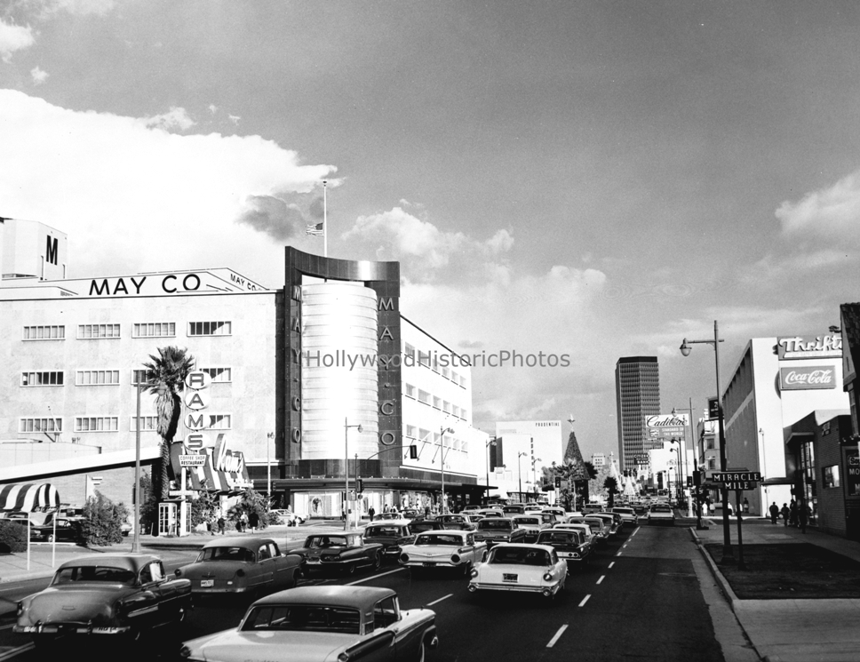 Wilshire Miracle Mile 1959 looking east WM.jpg